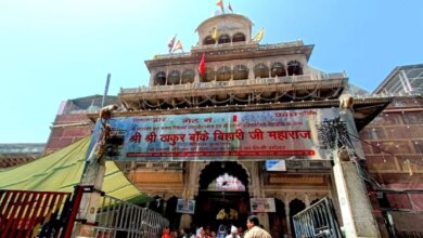 300 पुलिसकर्मियों, 50 सुरक्षा गार्ड, अभी भी बंकेबिहारी मंदिर में चोरी ... iPhone चोरी करके 6 लाख का सामान खरीदा