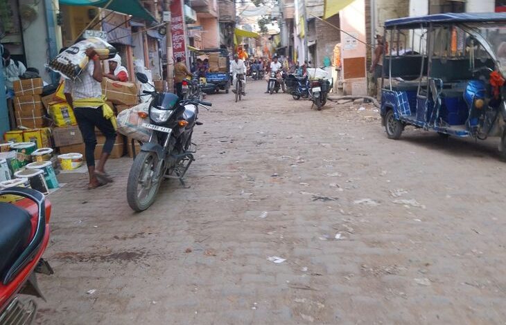 Traffic jam in Gopiganj disrupts business | गोपीगंज में जाम से व्यापार बाधित: अतिक्रमण और पार्किंग की समस्या से रोजाना करोड़ो का कारोबार प्रभावित, दो दिन बाद होगी बैठक - Gyanpur News