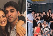 Shweta Tiwari Jeans Top Look,44 की श्वेता तिवारी बेटी की उम्र के बच्चों संग बनीं बच्ची, जींस- टॉप पहन खूब की पार्टी, अदा लगी 25 की लड़की जैसी - shweta tiwari super stylish casual look in jeans and black top steals the limelight at a party