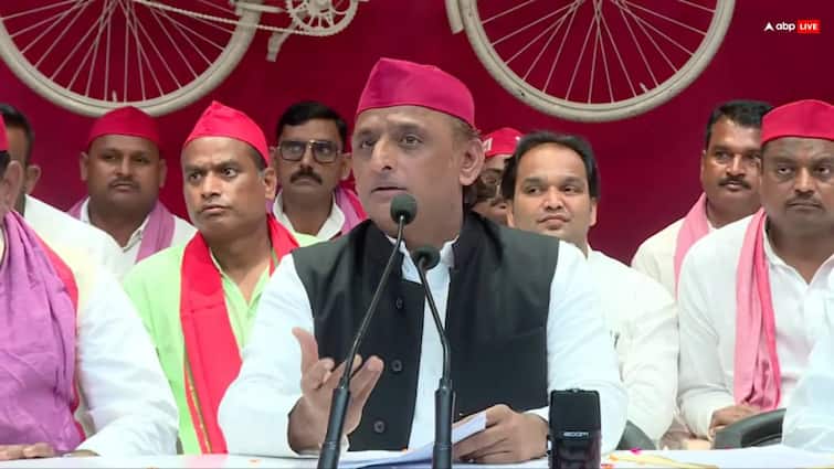UP Politics Akhilesh Yadav gave advice on Pooja Pal second letter UP Politics: पूजा पाल की दूसरी चिट्ठी पर अखिलेश यादव ने दी सलाह, कहा- जाकर कौशांबी में पाल समाज...