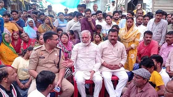 कार्रवाई के आश्वासन पर 8 घंटे के बाद बाजार खोला गया - आगरा समाचार