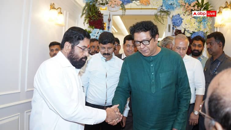 Maharashtra Deputy CM Eknath Shinde met Raj Thackeray, happy with Uddhav Thackeray राज ठाकरे से मिले डिप्टी सीएम एकनाथ शिंदे, उद्धव ठाकरे के साथ आने पर हुए खुश, जानें क्या कहा?