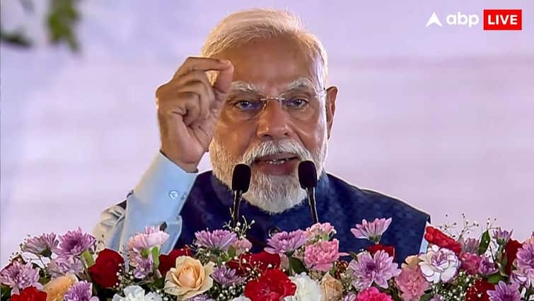 PM Modi slams congress says those who dance with constitution trampled