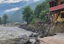 कुल्लू में बाढ़ में सभी को नष्ट कर दिया, घर में झूलते हुए घर, तस्वीरें - Aajtak