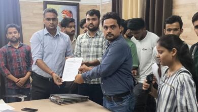 NSUI की छात्राओं की समस्याओं पर नारा लगाती है | NSUI छात्र समस्याओं पर नारे: आगरा विश्वविद्यालय के रजिस्ट्रार को दिए गए ज्ञापन, समाधान के लिए मांग - आगरा समाचार