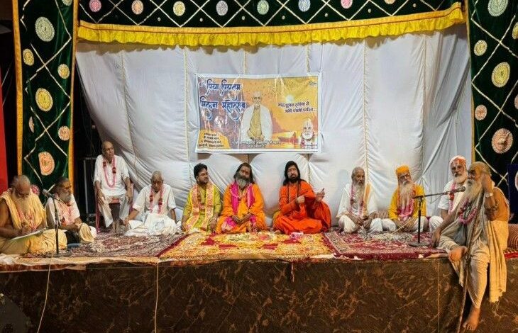 सेंट सेमिनार 3 दिवसीय त्योहार के दूसरे दिन मदद कर रहा था, कहा कि भगवान और भक्त के बीच कोई अलग नहीं है प्रिया प्रियाम मिलान महोत्सव: 3 -दिन के त्योहार के दूसरे दिन आयोजित संत सेमिनार ने कहा कि भगवान और भक्त के बीच कोई अंतर नहीं - मथुरा समाचार