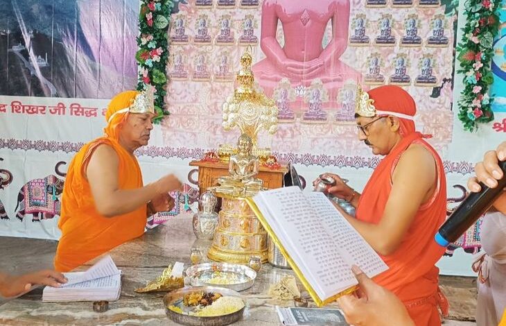 दशलाक्षन महोत्सव सबसे अच्छा क्षमा धर्म के साथ शुरू हुआ | दशलाक्षन महोत्सव की शुरुआत अच्छी क्षमा धर्म के साथ हुई: भक्तों ने जलभिशेक और शांतीधारा का प्रदर्शन किया, दस दिनों तक चलेगा - आगरा समाचार