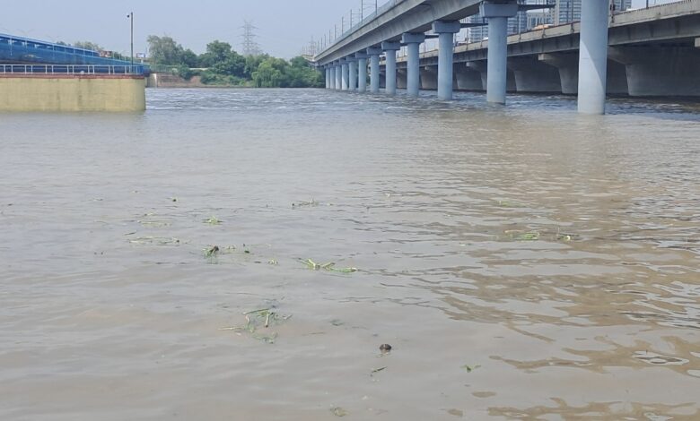 दिल्ली में यमुना का जलस्तर लगातार बढ़ रहा है (Photo: Ashutosh Kumar/ITG)