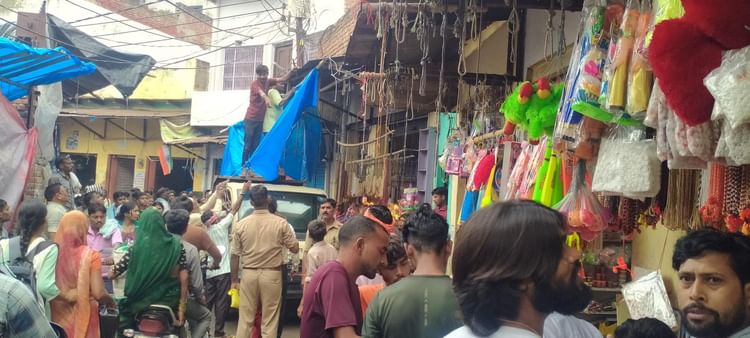 नगर पंचायत ने अतिक्रमणों को हटा दिया - मथुरा न्यूज