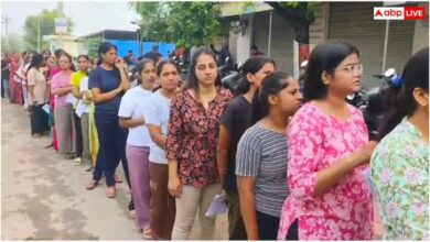 Rajasthan Patwari Exam 2025 for 3705 Post in 38 District Jaipur Jodhpur Jaisalmer Rajsamand know all details Patwari Exam 2025: एक मिनट की देर हुई और पटवारी बनने से चूके कई कैंडिडेट्स, सख्ती देखकर हर कोई हैरान