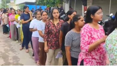 Rajasthan Patwari Exam 2025 for 3705 Post in 38 District Jaipur Jodhpur Jaisalmer Rajsamand know all details Patwari Exam 2025: एक मिनट की देर हुई और पटवारी बनने से चूके कई कैंडिडेट्स, सख्ती देखकर हर कोई हैरान