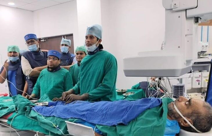 एसएनएमसी में पहली बार एंडोवस्कुलर न्यूरो-इंटरनेशनल प्रक्रिया की गई एसएनएमसी में पहला एंडोवस्कुलर न्यूरो -इन्वेंटिवेशन प्रक्रिया: मरीज के आयुशमैन कार्ड को मुफ्त उपचार मिला - आगरा समाचार