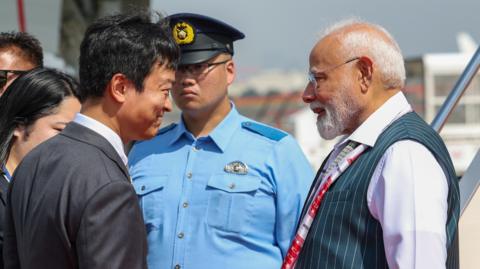 अमेरिका से तनाव के बीच जापान पहुंचे प्रधानमंत्री नरेंद्र मोदी