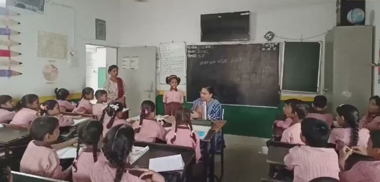 प्राथमिक और जूनियर स्कूलों में परीक्षा शुरू हुई - अमर उजला हिंदी समाचार लाइव