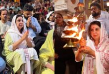 भक्त‍ि में लीन फराह खान ने की गंगा आरती, रामदेव से हुई मुलाकात, देखें तस्वीरें - AajTak