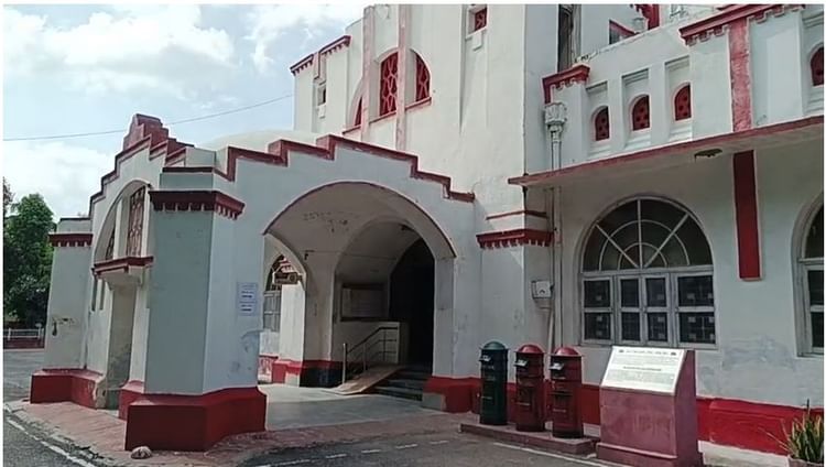 पूरे दिन के मुख्य डाकघर में घबराहट छत को देखकर डरते हैं - अमर उजला हिंदी समाचार लाइव