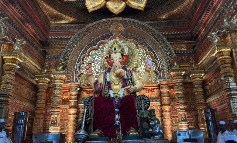 लालबागचा राजा के दर्शन को सुबह-सुबह उमड़ी भीड़. (photo: ITG)