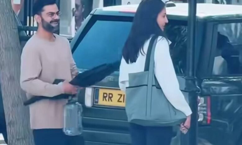 काली छाता और हाथ में पानी की बोतल, विराट -नुश्का लंदन की सड़कों पर घूमते हुए, वीडियो - AAJTAK