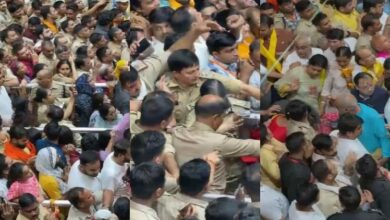 व्रिंदवन में जनमश्तमी पर बंकेबिहारी मंदिर में आयोजित मंगला आरती के दौरान महिला स्वास्थ्य बिगड़ गया
