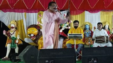 चलो श्री वृंदावन धम के पास गए ... आयात करने वाले चलो रे आदमी श्री वृंदावन धाम को स्पष्ट करें ... भजन सुनकर भक्ति ने कहा - धोलपुर समाचार