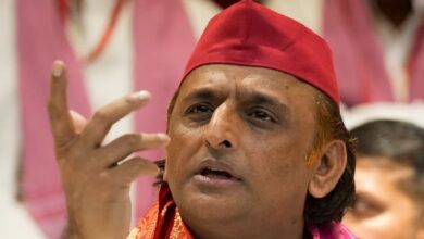 UP Politics tussle between Samajwadi party and Election Commission on X CEO UP said doing injustice सपा और निर्वाचन आयोग के बीच तू-तू, मैं-मैं, CEO UP को बोलना पड़ा- ये तो ज्यादती कर रहे हैं...