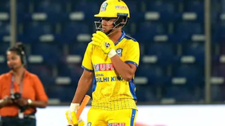 Aaryavir Sehwag चैनल फादर्स VIRENDER SEHWAG FLAIR के साथ सीमा ब्लिट्ज के साथ T20 लीग में पता है