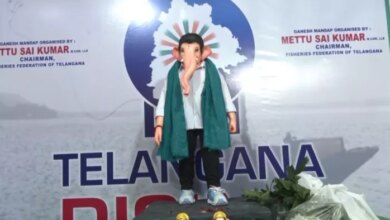 कंधे पर सफेद शर्ट, काली पैंट और हरी शॉल ... हैदराबाद में गणेश आइडल की रेवांथ रेड्डी लुक