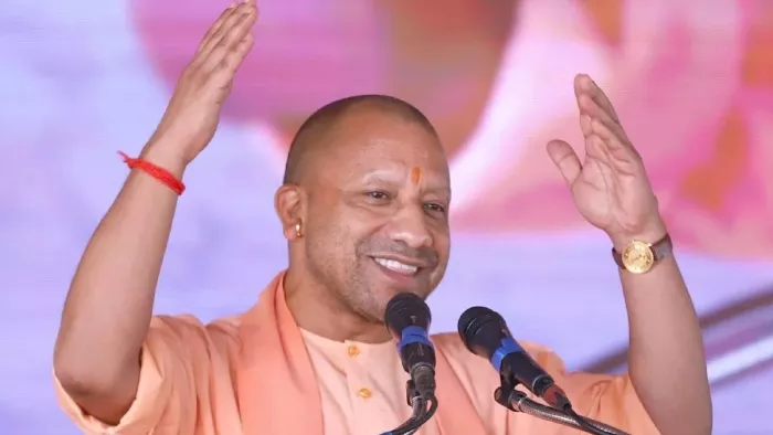 UP Outsourcing: आउटसोर्स कार्मिकों के ल‍िए योगी सरकार का बड़ा फैसला, चपरासी भी पाएंगे कम से कम इतने रुपये